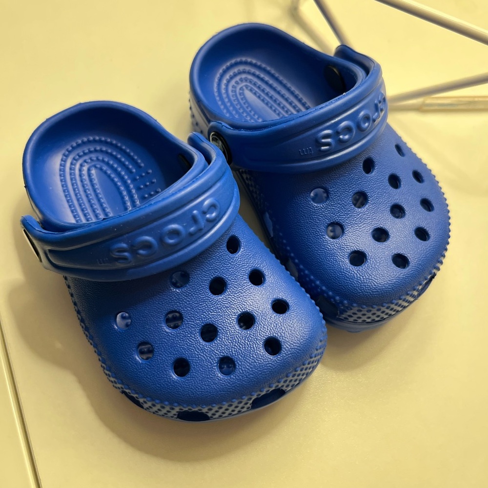CROCS Kids Vibrant Blue Sandals